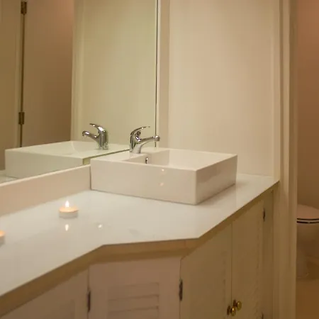 Holidaylovers Chiado Rooms * Лиссабон